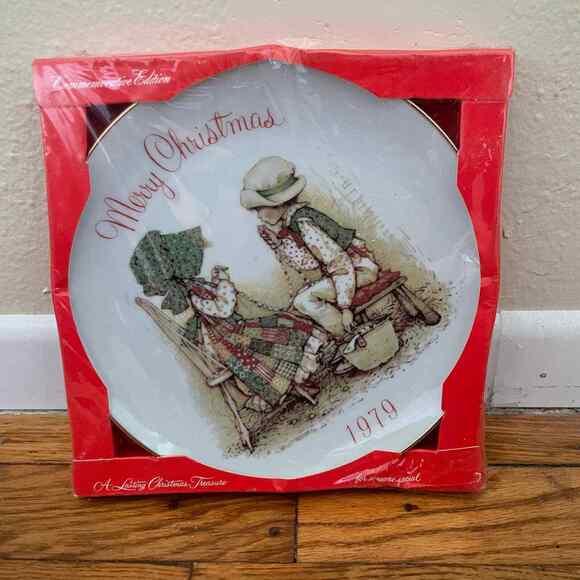 Vintage Holly Hobbie Merry Christmas 1979 Decorative Plate - Sealed in Package - Picture 1 of 6